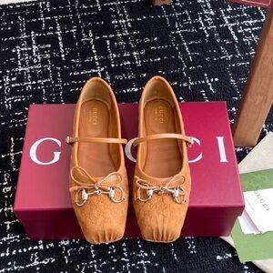Gucci Women's Tan Flats with Silver Accents